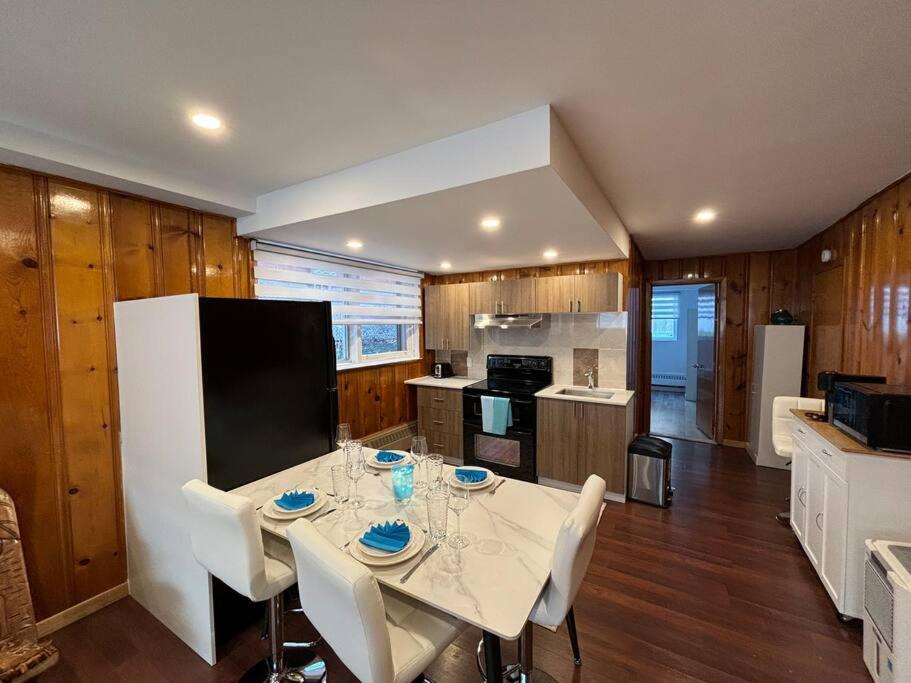 Cozy Spacious Work Friendly Lotus With Garden View High Speed Free Wi Fi And Parking Adjacent To Downtown Montréal Exteriör bild