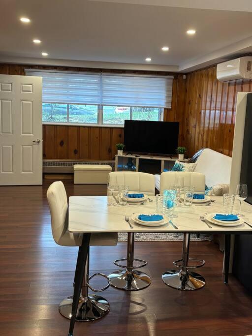 Cozy Spacious Work Friendly Lotus With Garden View High Speed Free Wi Fi And Parking Adjacent To Downtown Montréal Exteriör bild